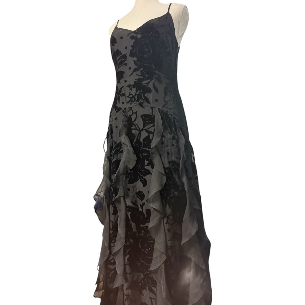 Parker Black brand- black maxi w velvet floral pattern & ruffles sz 4